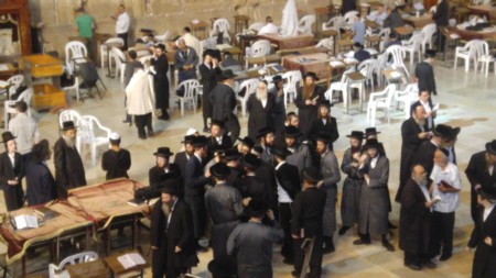Rebbe of "Toldot Abraham Itzhak" praying on the Western Wall